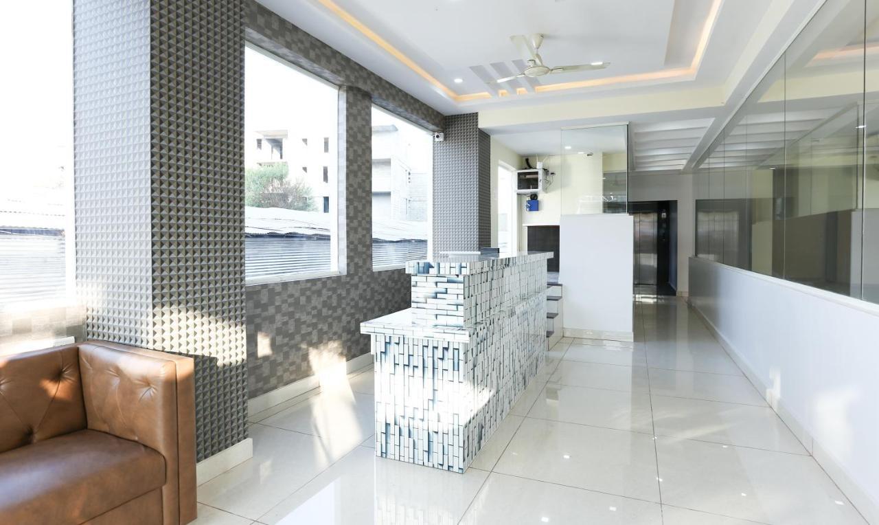 Fabhotel Rotano Suites - Yelahanka バンガロール エクステリア 写真